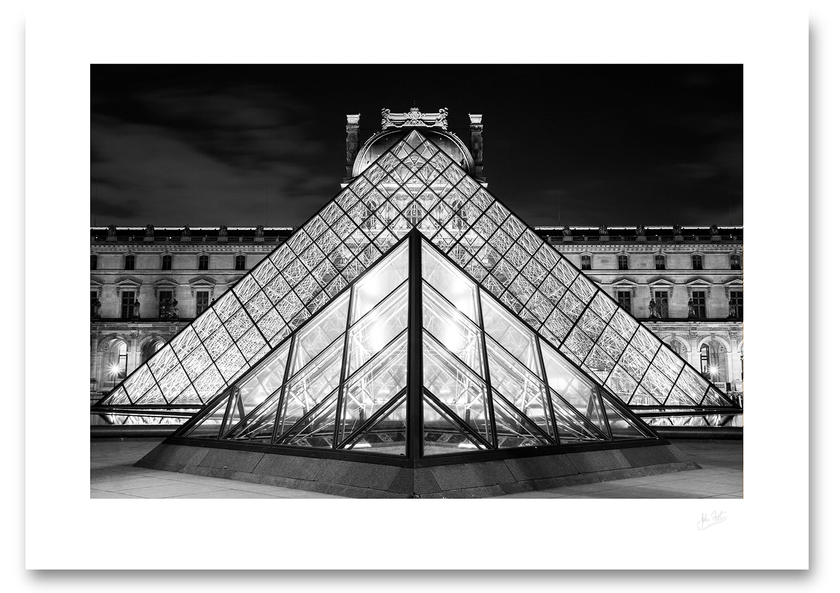 louvre museum pyramid